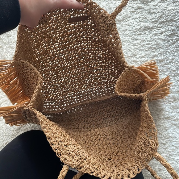 NWT Express Gold Metallic Fringe Detail Rattan Beach Tote - Picture 7 of 7